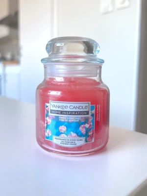 Yankee Candle ’Simply Sweet Pea’ doftljus - Doftljus från Yankee Candle i den goda doften Simply Sweet Pea. Vikt: 104 gram. Oanvänt.