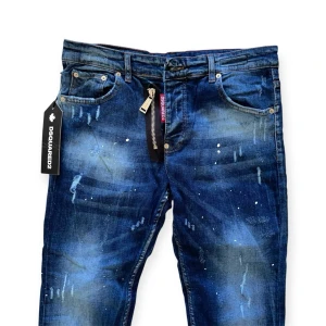 Dsquared2 jeans- Blå- Storlek 42 - Helt ny, högkvalitativ replika.Pris:1299kr.EU|42 Leverans: Skickas inom 24 timmar. Notera: Begränsat antal- först till kvarn 