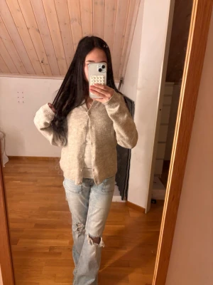 Stickad kofta - Säljer min stickade kofta från lager 157 eftersom den inte kommit till användning 