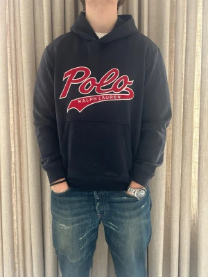 Ralph lauren hoodie | M  - Skön hoodie från Ralph lauren | mycket fint skick och inga defekter och normal passform | hör av dig om du undrar över något | ⚜️
