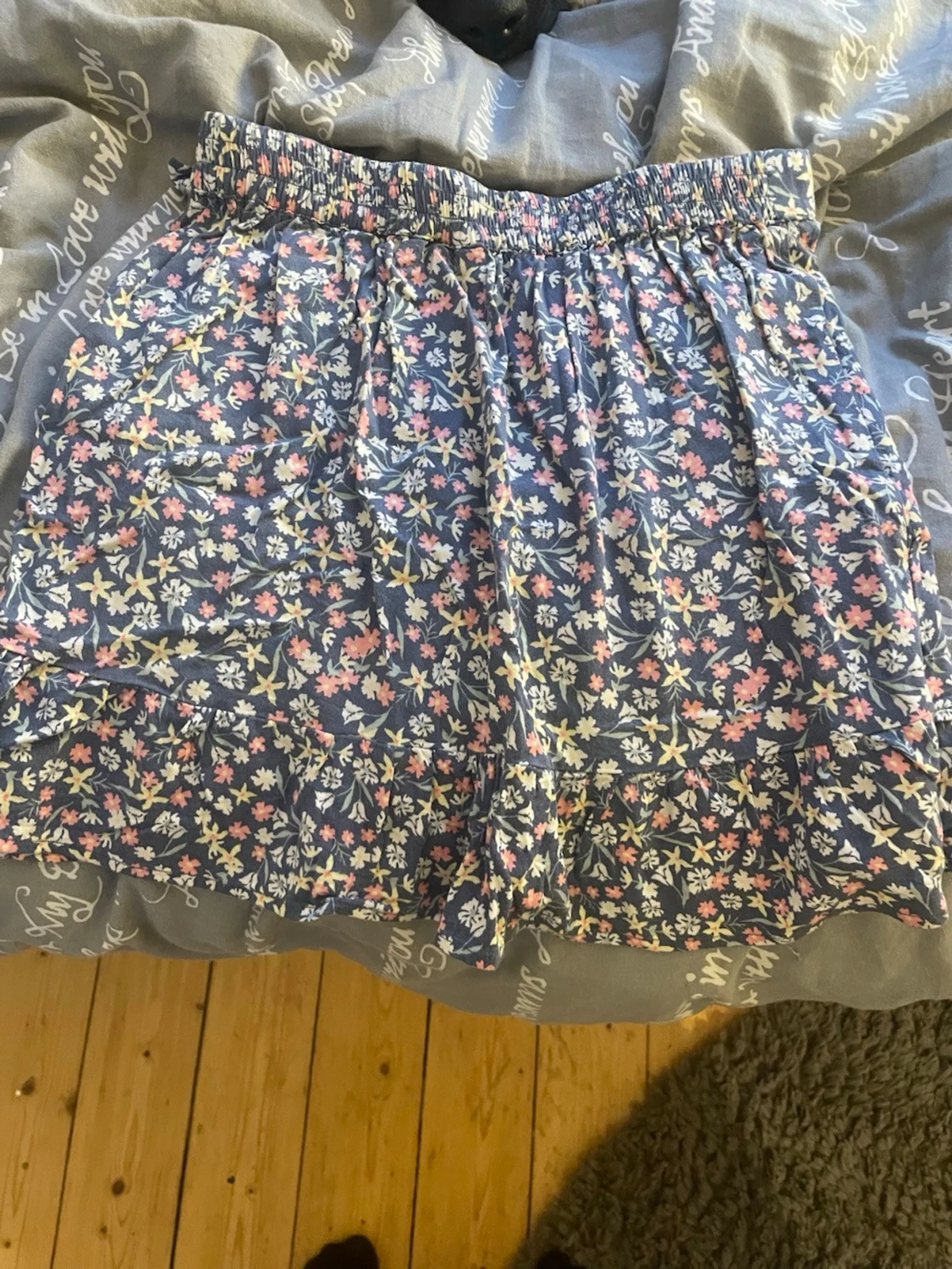 Blommig volangkjol med knyt - 3