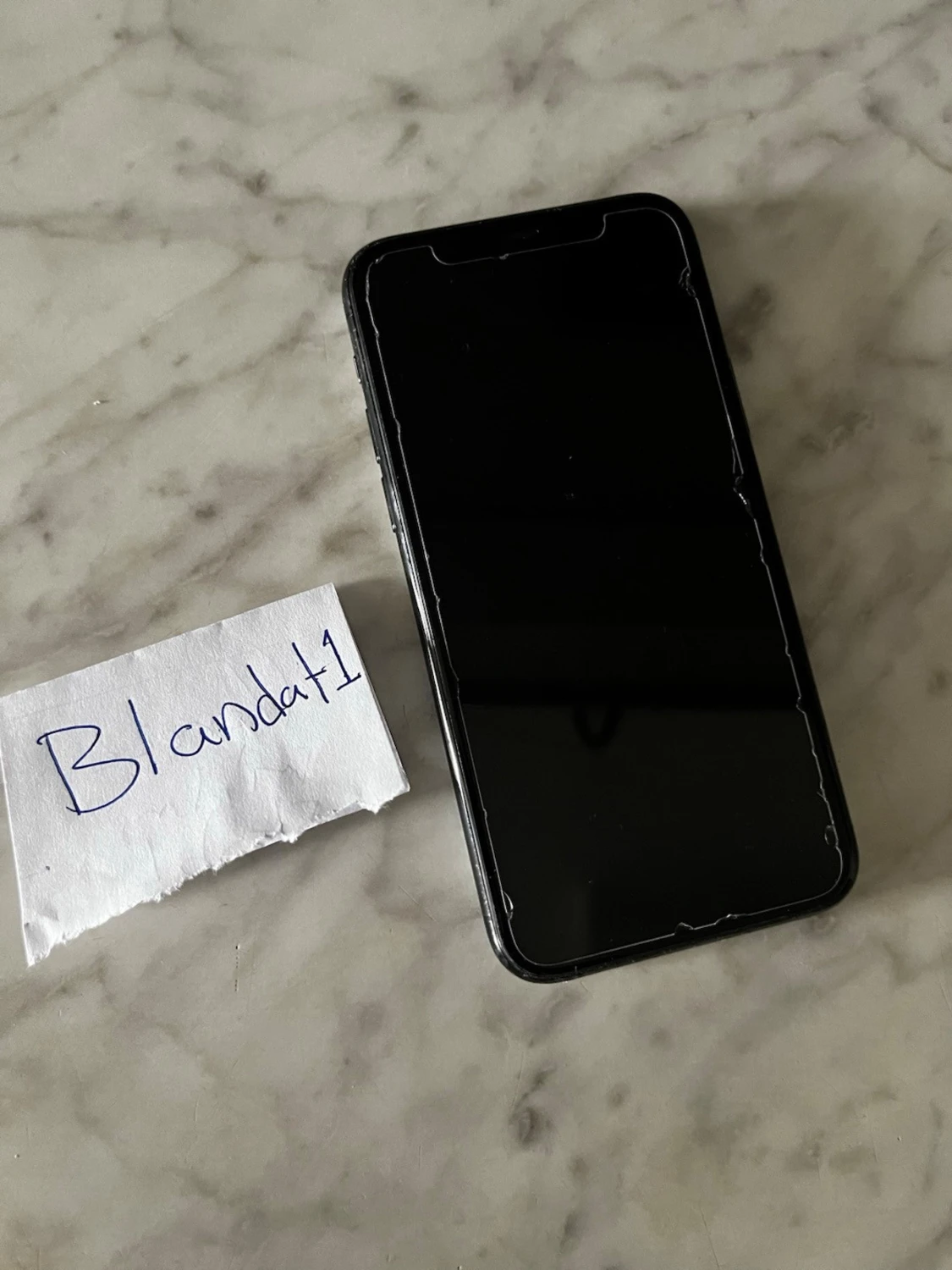 iPhone 11 Pro 1000kr för mobilen via Swish, går att förhandla. - 2
