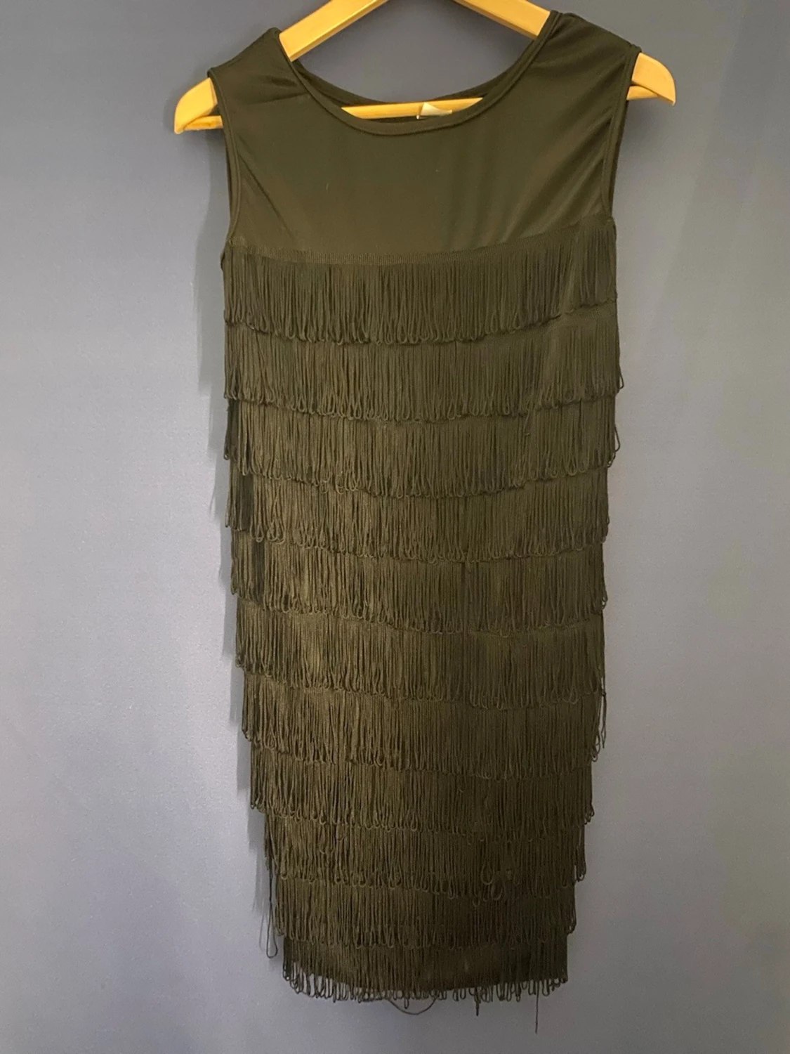 Svart buttericks klänning med fransar