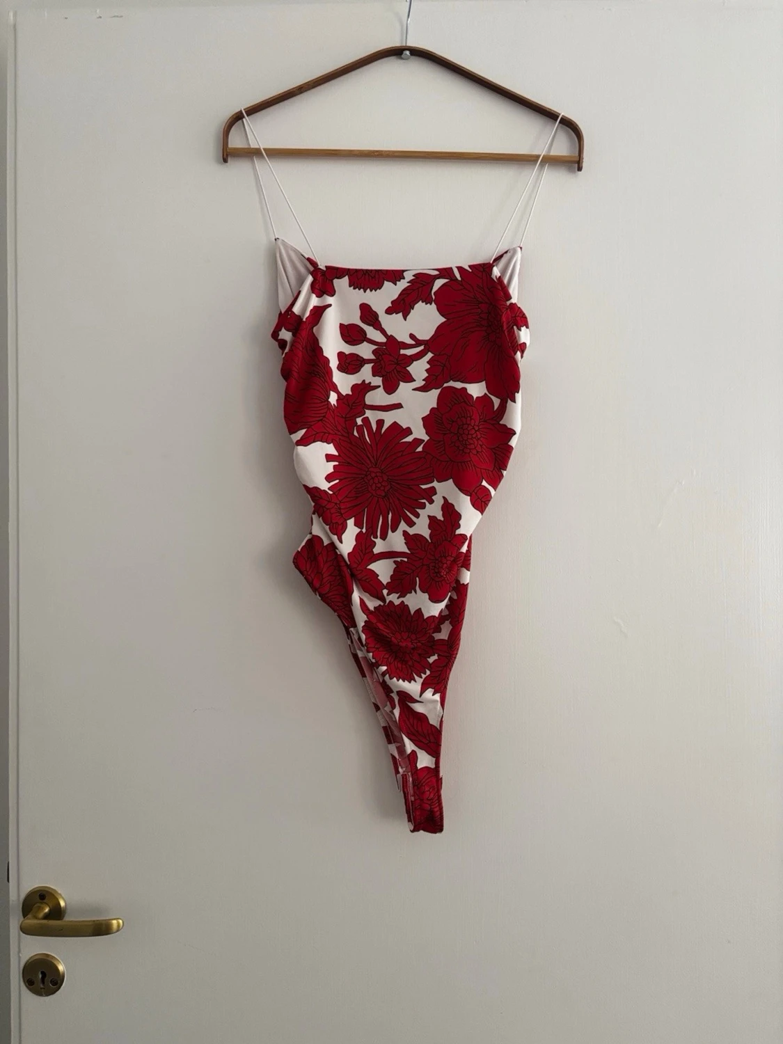 Vit och röd blommig body - 2