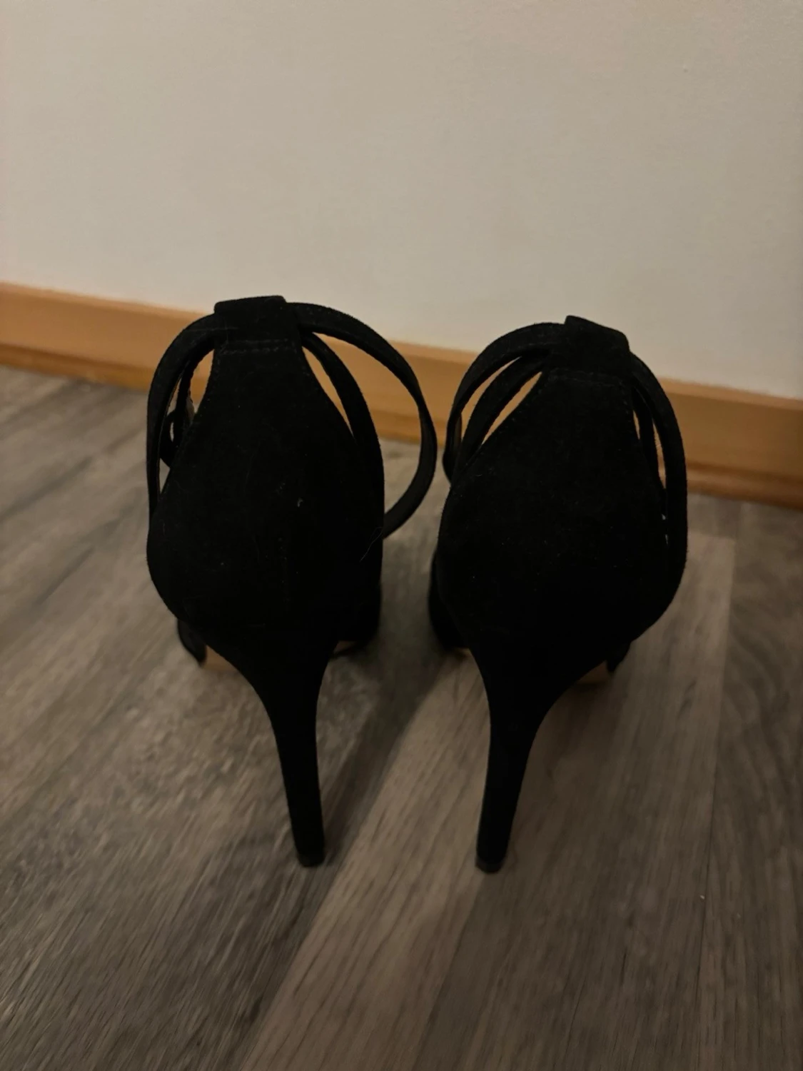 Svarta pumps med remmar från ONLY - 2