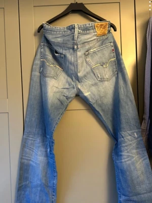 Replay , jennon stl 33/32 - Rarely used , with really nice fades / wash , no defects/holes , nice pair of vintage jeans from replay , message me if questions