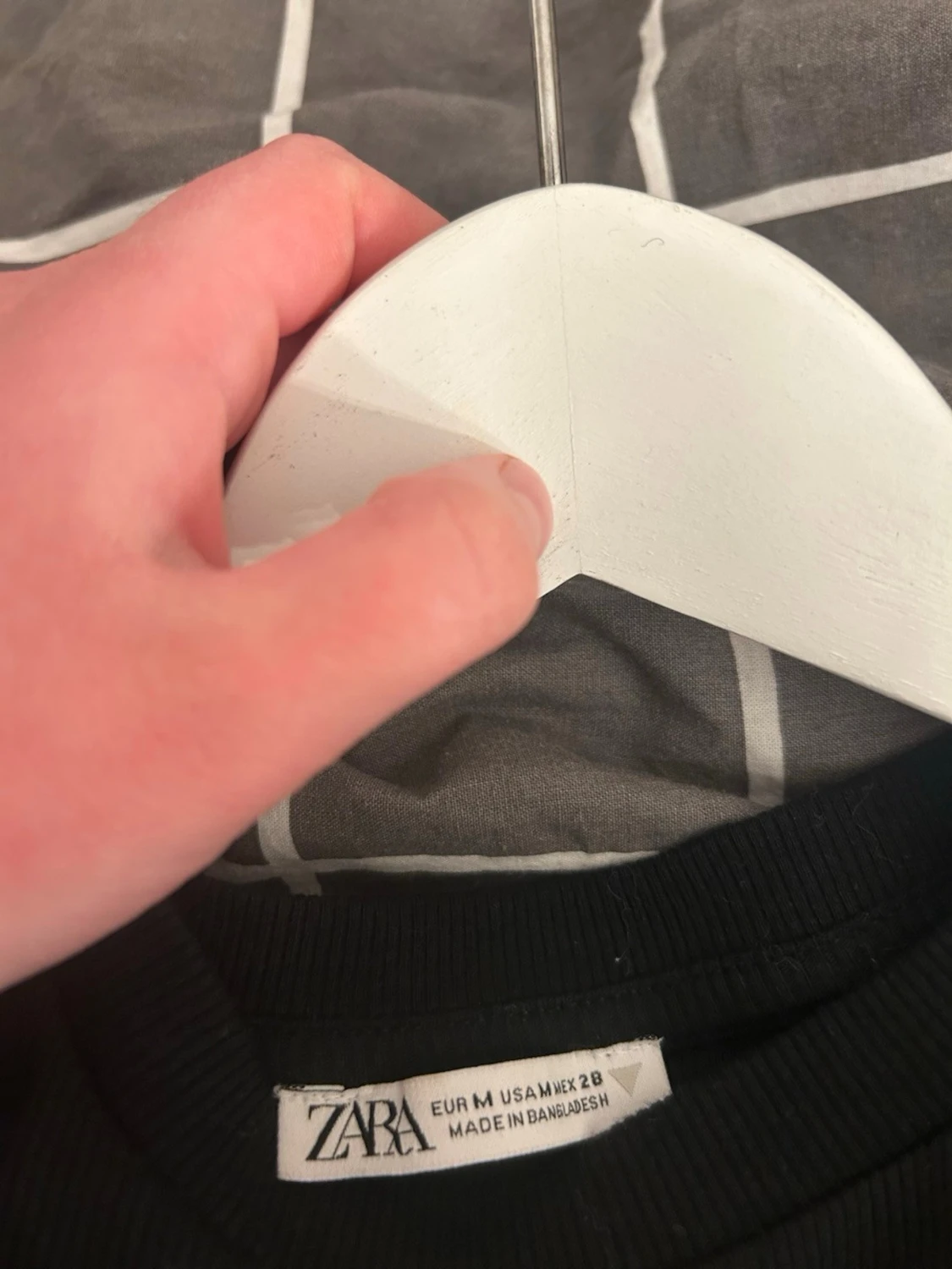 Svart croppad topp med volangärmar - 2