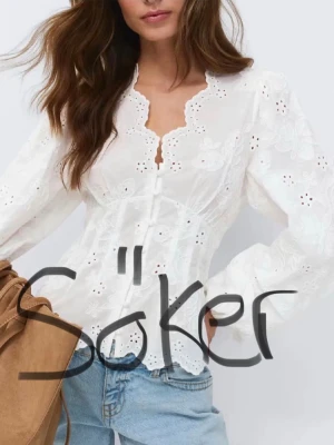 SÖKER - Söker denna vita blus från Gina Tricot i storlek M, hör av er🤍