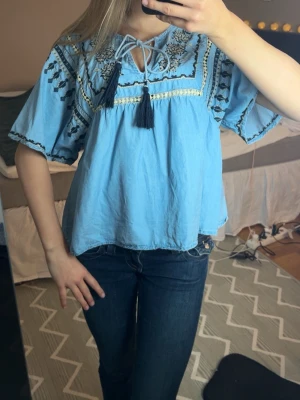 Somrig blus - Köpt nyligen från pepe jeans, inga defekter!☺️