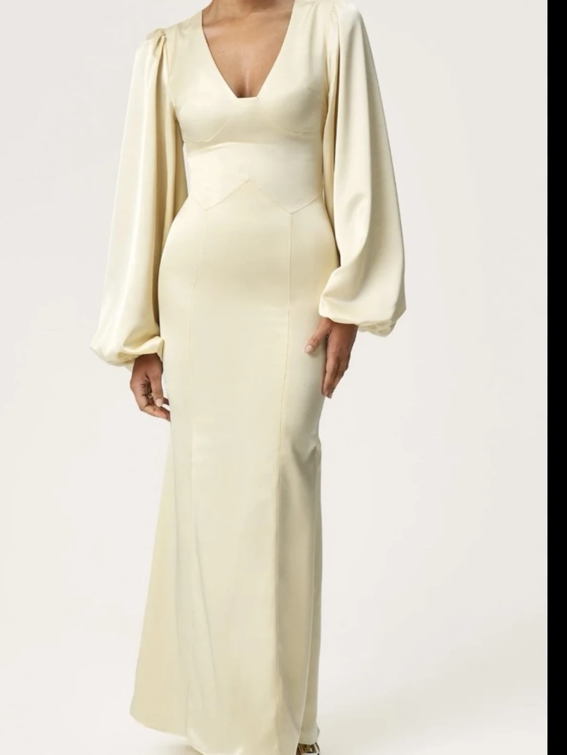 Lång champagnefärgad klänning