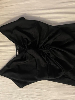 Svart ribbad topp - Topp från bikbok 