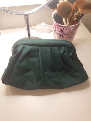 Mörkgrön clutchbag  - Mörkgrön clutchbag 