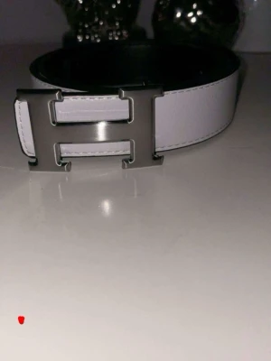 H bälte -  H bälte box ingår och kvitto, kontakta för mera frågor