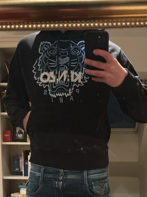 Äkta Svart Kenzo hoodie  - Storlek xs men passar Medium 