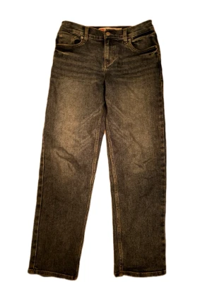 Levis jeans - Snygga blå levis jeans. Sitter fint och passar till mycket. Hsr snyggt mönster på baksidan.