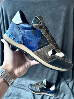 Valentino rockrunner skor - Orginalstorlek 41, passar oftast 42, fråga om innermått vid osäkerhet