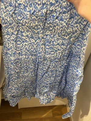 Långkjol från Lindex  - Blåvita möster, perfekt till en sommardag