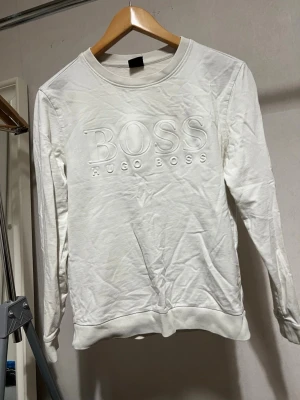 Hugo boss tröja - Lite skrynklig men de bara att stryka