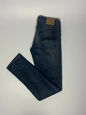 Nudie jeans  - Säljer ett par riktigt snygga och trendiga Nudie jeans i fint skick, storlek 29/32, modell Tight Long John, vid frågor är det bara att skriva //Gramenti