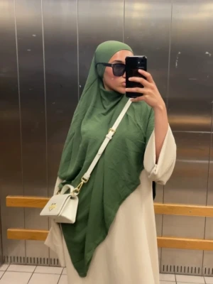 grön khimar - somrig grön khimar köpt på rosengård centrum för ca.300