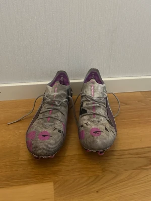 Puma ultras - Säljer nu dessa puma ultras i storlek 41 eftersom jag inte längre använder dem. Använts ett några gånger men har inga slitage eller skador. Skriv om du har någon fråga.