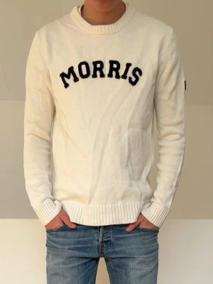 Vit Morris tröja - Vit Morris tröja i strl M. Bra skick och hör gärna av er vid frågor elr funderingar!!