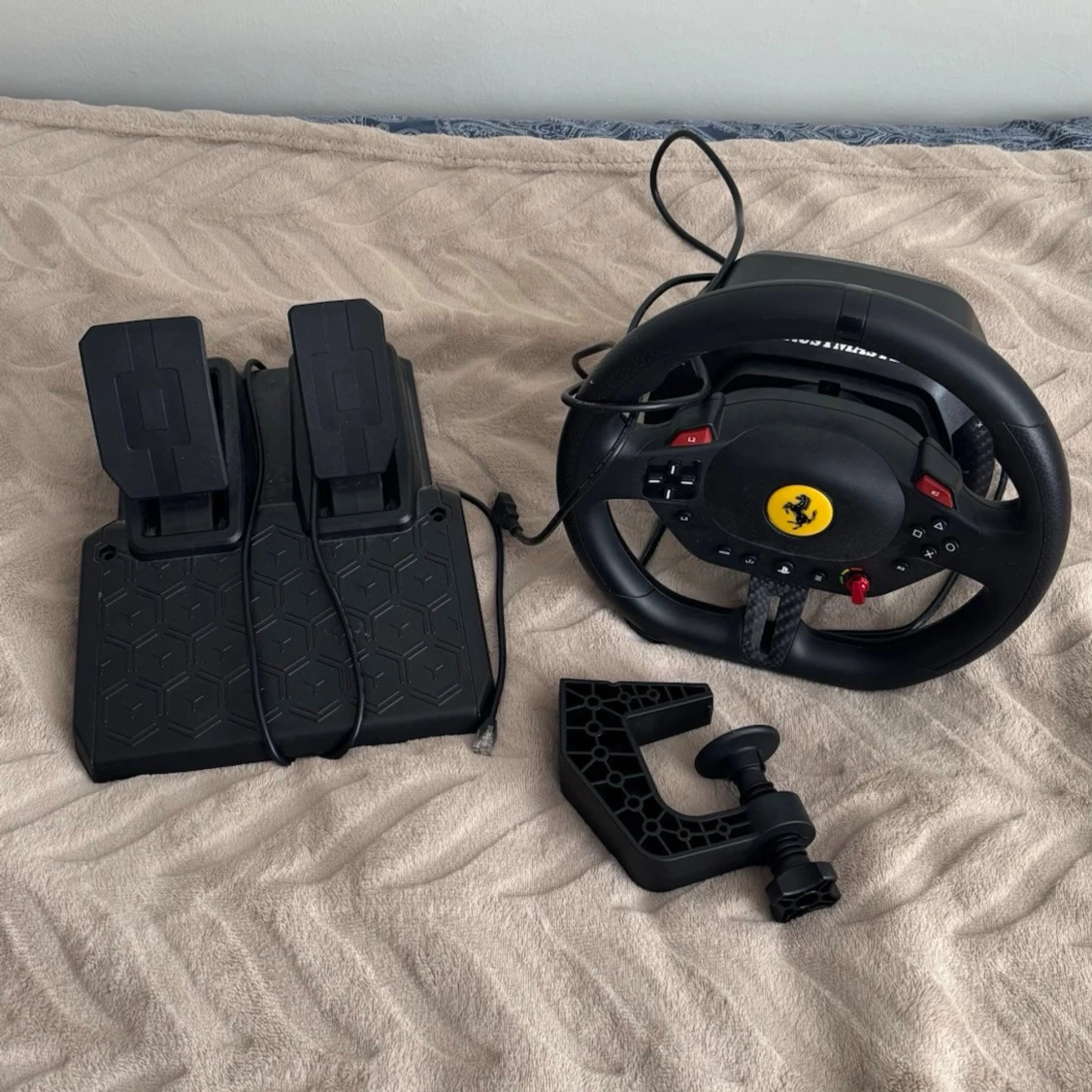🚗Thrustmaster Ferrari racerratt med pedaler🚗