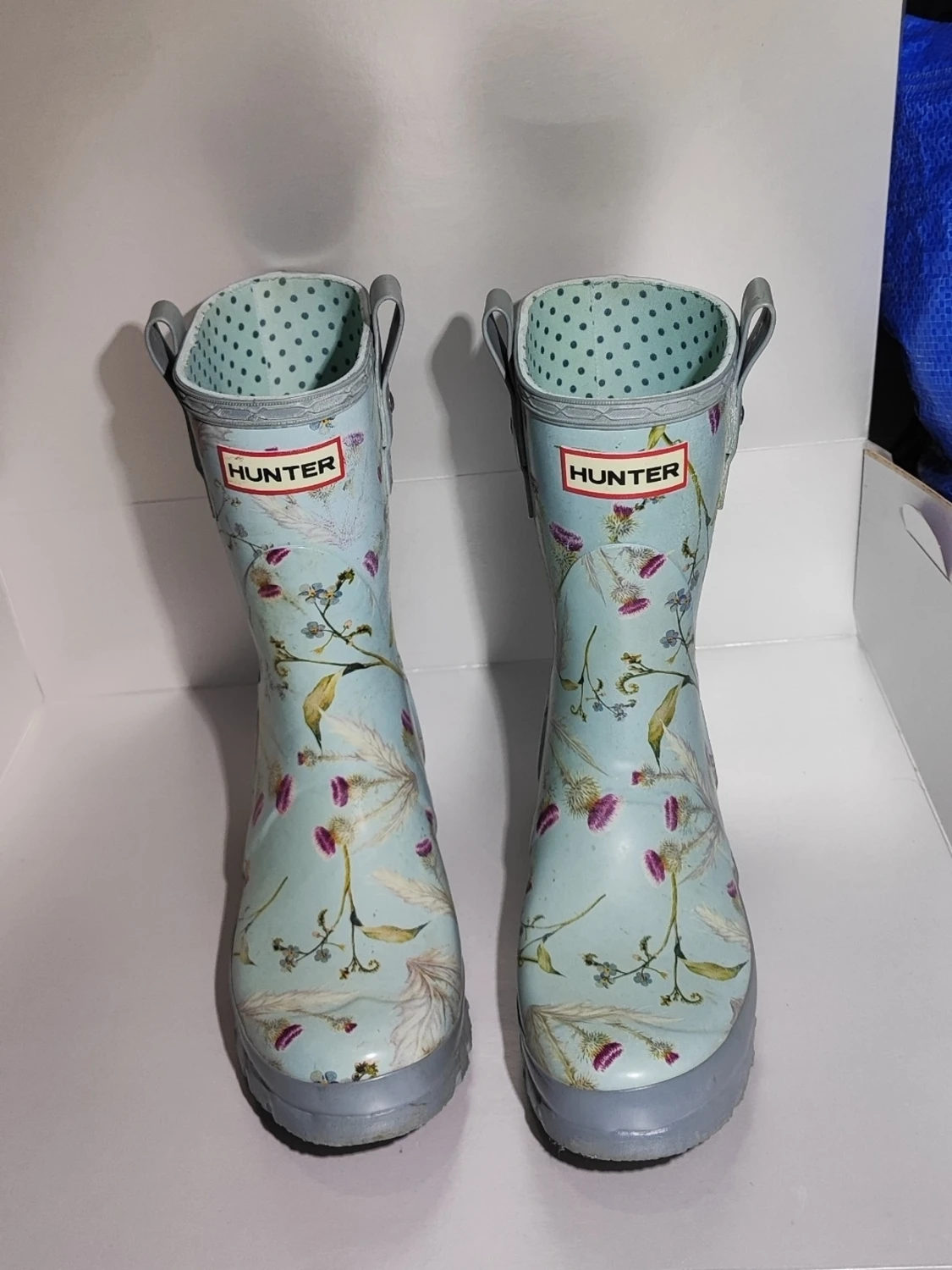 Ljusblå blommiga Hunter gummistövlar
