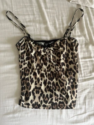 Linne - Snyggt leopard linne i stl Xs från gina tricot. 💗