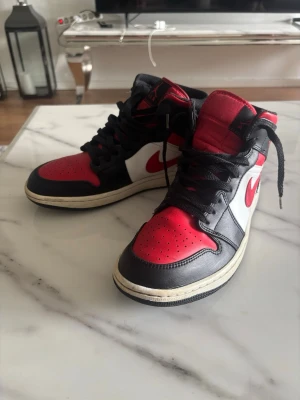 Nike Air Jordan 1 Retro High OG sneakers - Storlek 42, ingen Nike box ingår 