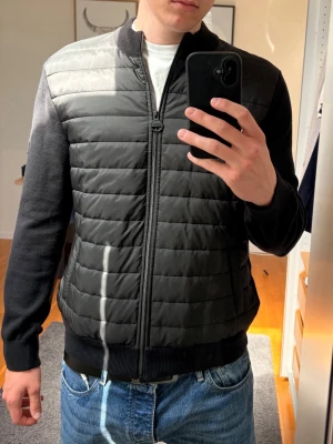 Svart bomberjacka från Barbour -  Använd  Max 3 gånger! 9,5/10 i skick!