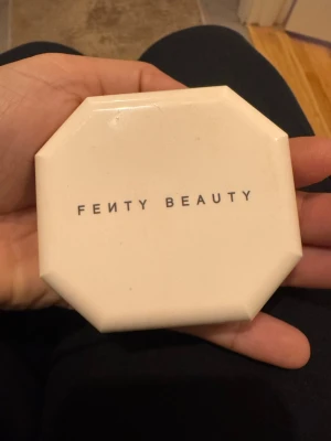 Fenty beauty pro filt’r - Endast testad! Populär powder foundation från Fenty beauty i färgen 290