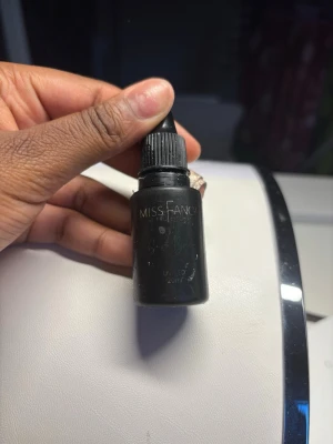 Miss Fancy superbonder  - Superbonder från Miss Fancy. Passar perfekt till din prep!! ca 60%