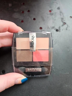 Isadora vibrant tangerine 22 - Säljer Isadora eyeshadow quartet 22 vibrant tangerine förseglad. Kan även hämtas i Partille E3