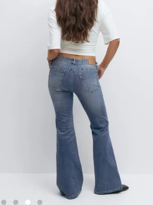 Low waist flare jeans - Low waist flare jeans från Gina Tricot. 