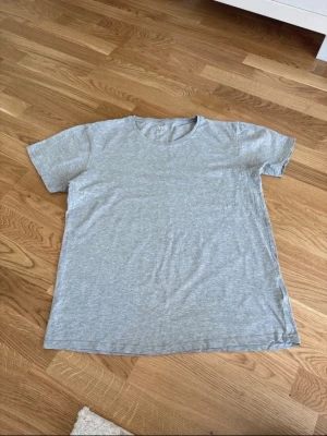 T-shirt stl L - T-shirt från Lager 157 i storlek L. Mycket fint skick. 