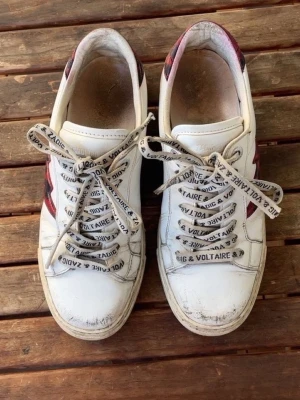 Unika Zadig & Voltaire sneakers💕 - Säljer dessa otroligt snygga Zadig och Voltaire skorna som är i storlek 38! 💕💕Skorna är i bra skick och är mycket fräscha. Hör av dig angående frågor om skorna!!💞