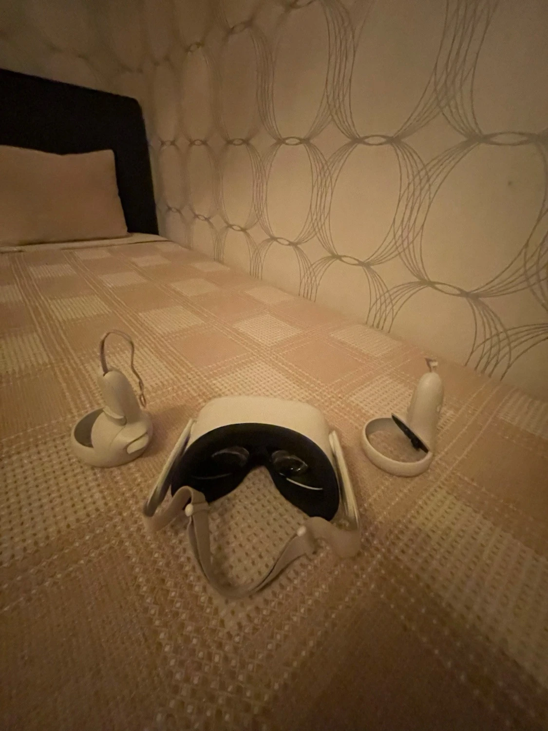 Oculus Quest 2 VR-headset med kontroller - 1