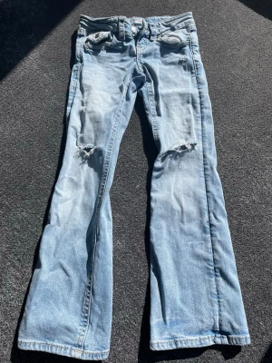 Bootcut jeans från Gina tricot  - Fina bootcut jeans från Gina tricot o storlek 134 , fint skick!