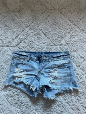 Lågmidjade jeansshorts  - Midjemåttet 38cm