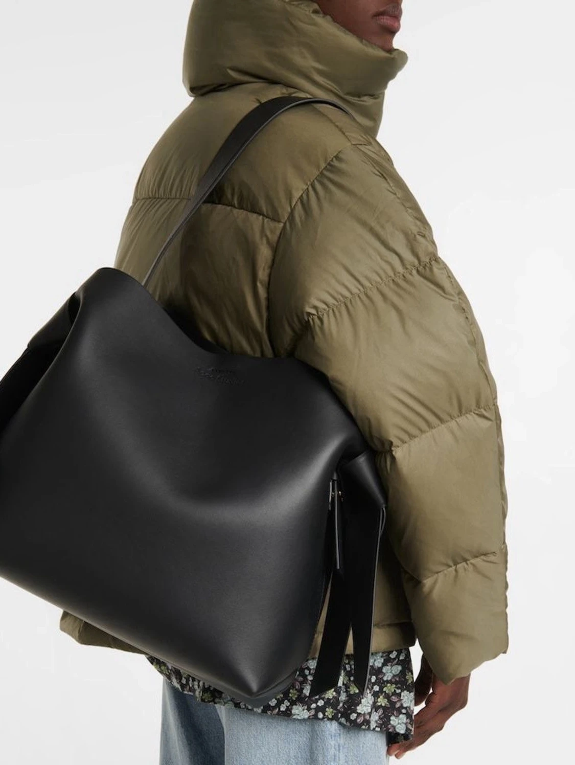 Svart handväska från Acne Studios - 2