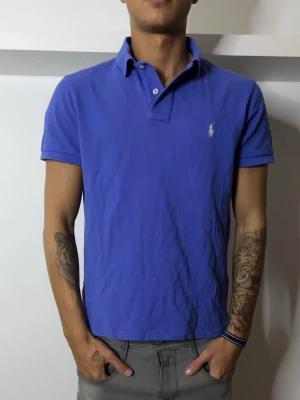 Ralph Lauren Piké - Ralph Lauren Piké!🌟Storlek M!🙌 modellen på bilden är 187 cm och väger 70kg