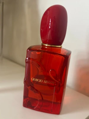 Giorgio Armani röd parfym 50 ml - Lite mindre än hälften kvar 