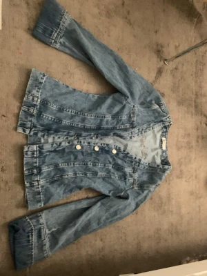 Somrig jeans kappa - Använt ungefär 2 gånger så det är inga problem med den 