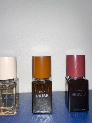 Caia muse (set) - Caia parfymer för värde av 500kr säljs billigt 300kr helt oanvända inga fel på dem. Kan säljas separat, 1st kostar 100kr. Det är 15 ml i varje