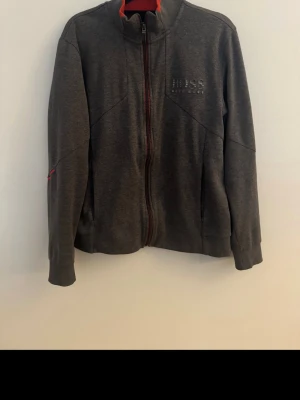 Hugo Boss Sweatshirt med dragkedja - Hugo Boss storlek S