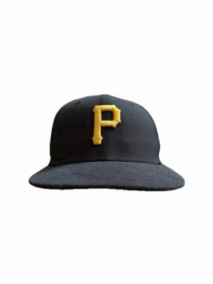 New Era keps - En riktigt snygg New Era keps som är helt sprillans ny för endast 199kr. Priset är inte hugget i sten, så fråga bara om det är något!