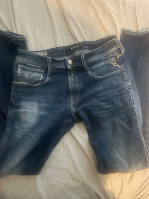Blå slim fit jeans från Replay - Säljer 3st pack men kan sälja var för sig också storlek 31w-32w 34L