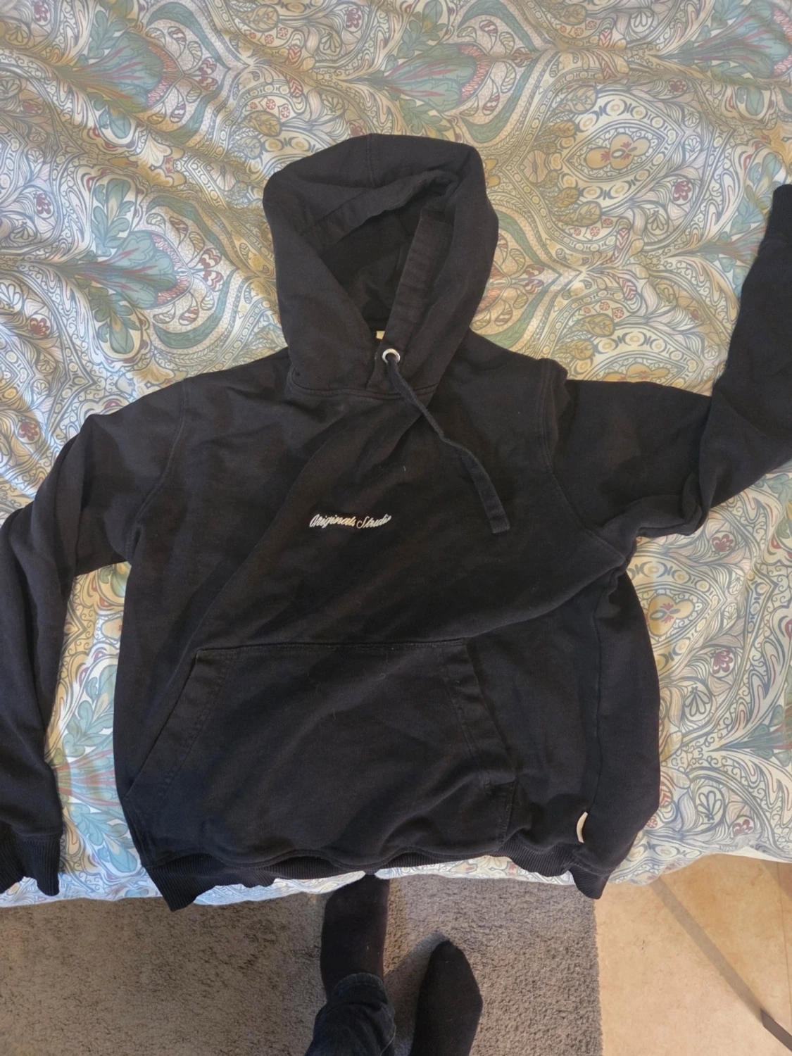 Svart hoodie från Original Studio - 1