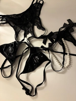 Stringtrosor 4pack - 4pack med stringtrosor och Lingerie Pris: 75kr  Storlek: S Nya 